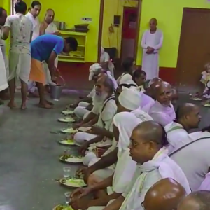 Vaishnav Seva prasadam distribution to pilgrims and sadhus