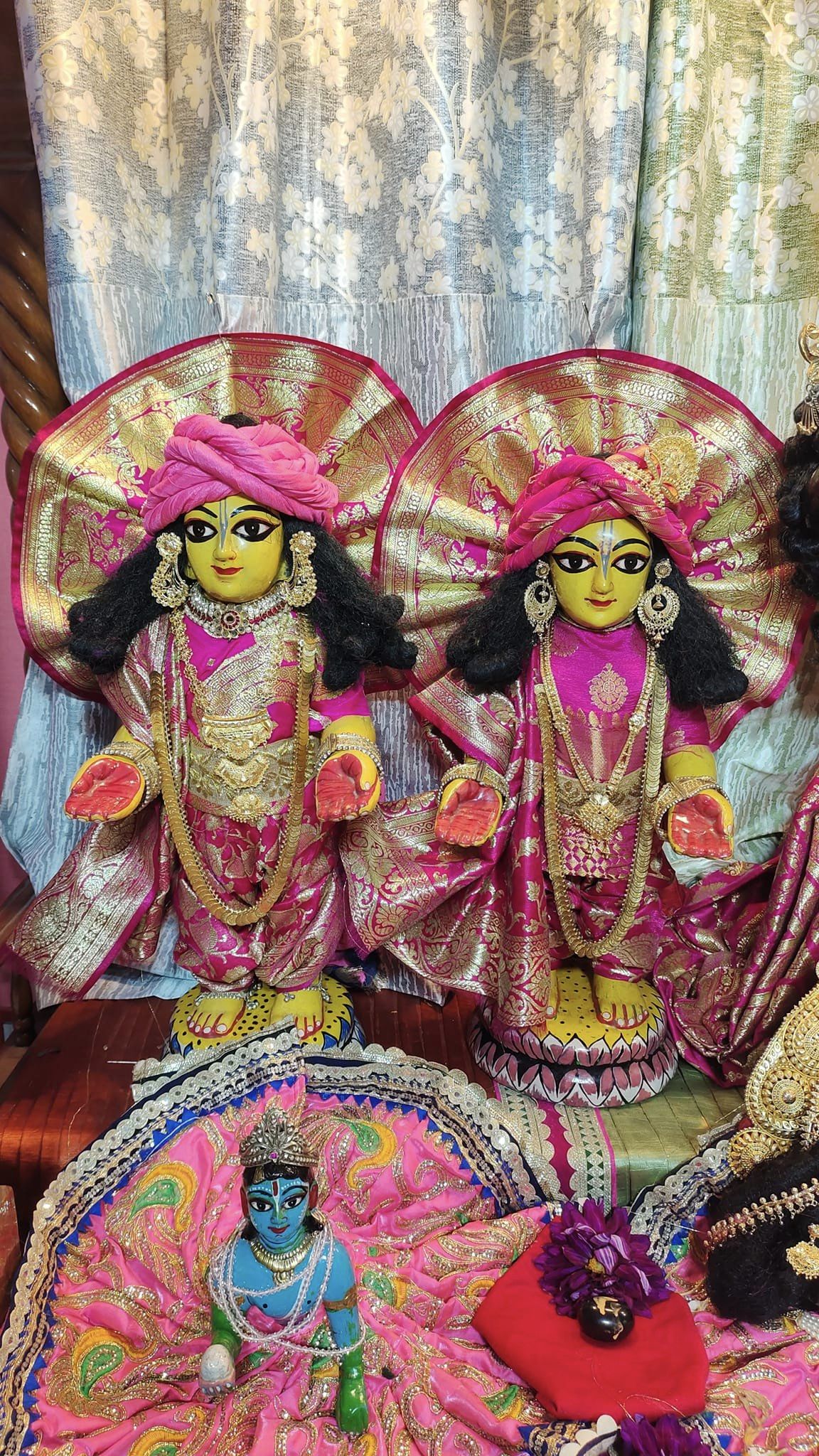 Deities & Worship at Narahari Dham