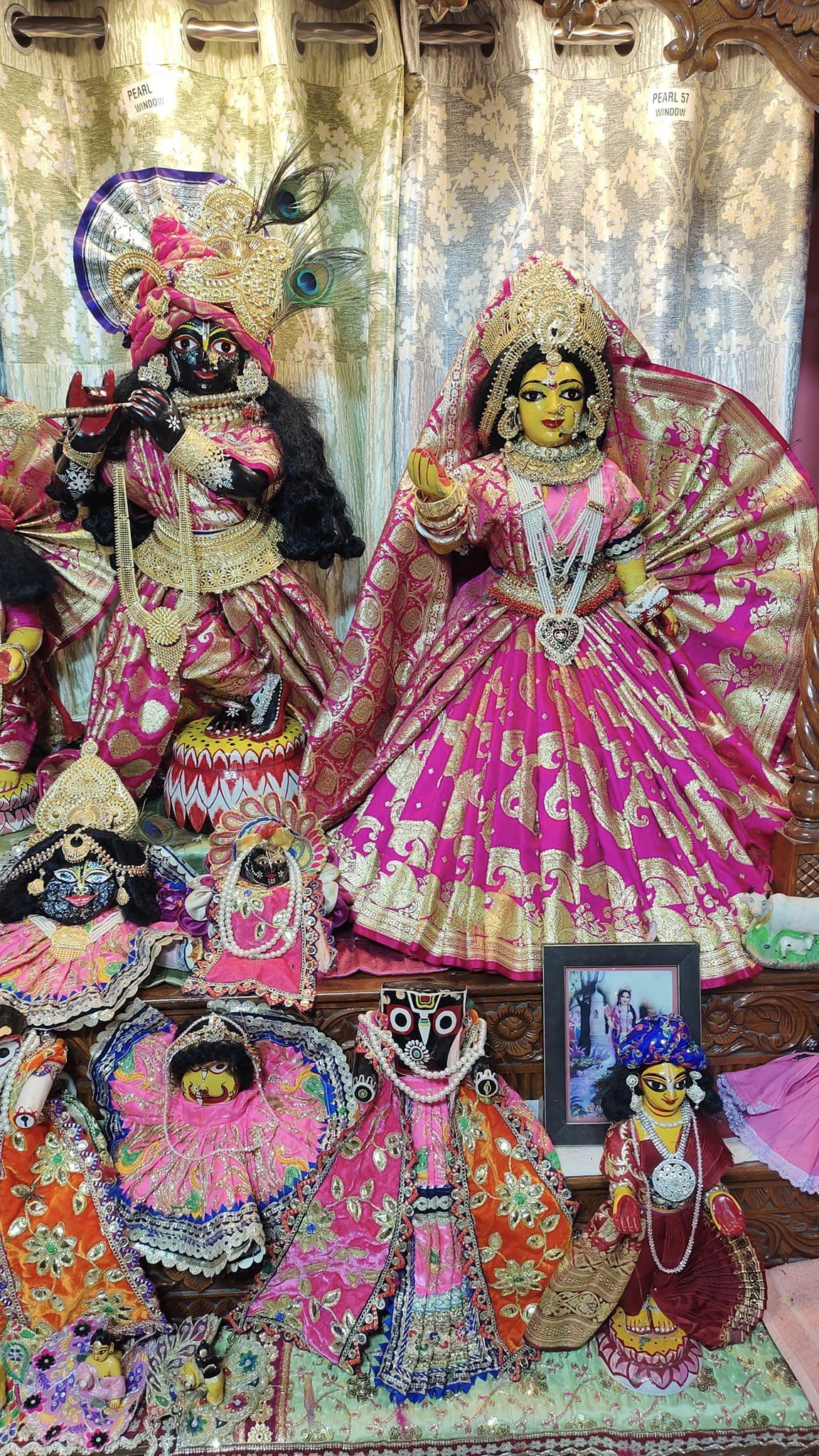 Deities & Worship at Narahari Dham