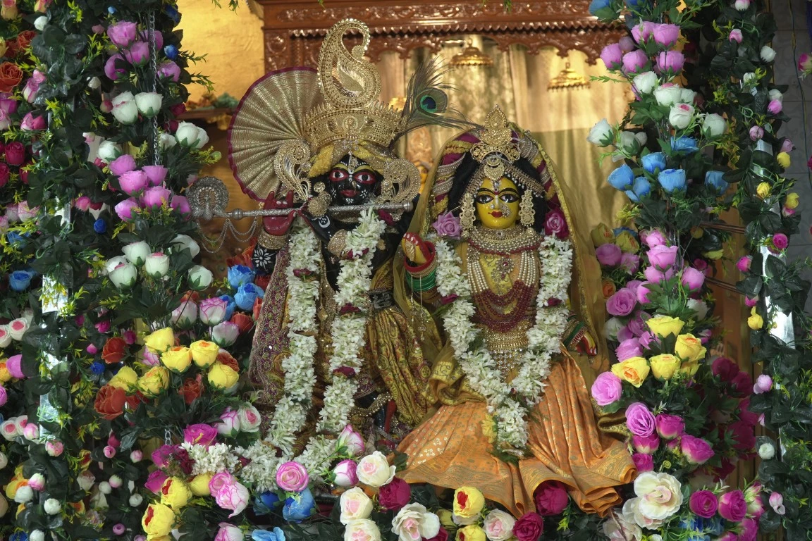 Deities & Worship at Narahari Dham